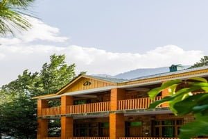 Greens Hotel by Roomy